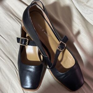 Black Women's Flats